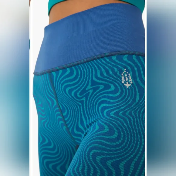 NEW FREE PEOPLE MOVEMENT Jacquard Ankle Leggings Wave Rider/Swirl Size S - Picture 7 of 9